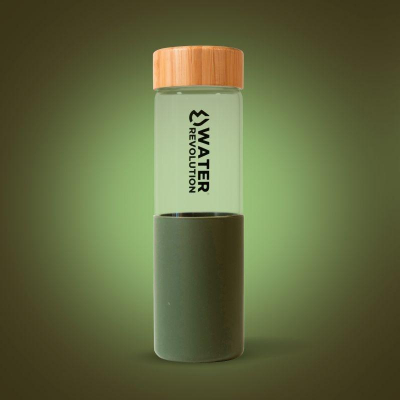 re_cr0145_water_revolution_sklenena_lahev_na_piti_v_silikonovem_obalu_khaki_borosilikatove_sklo_silikon_660_ml